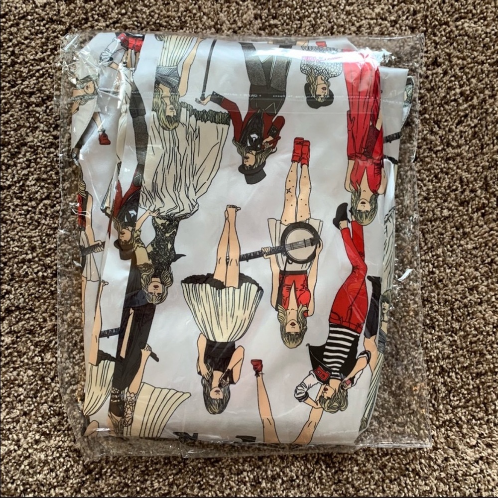 NEW Taylor Swift RED (Taylor’s Version) Eras Pajamas - Picture 8 of 11